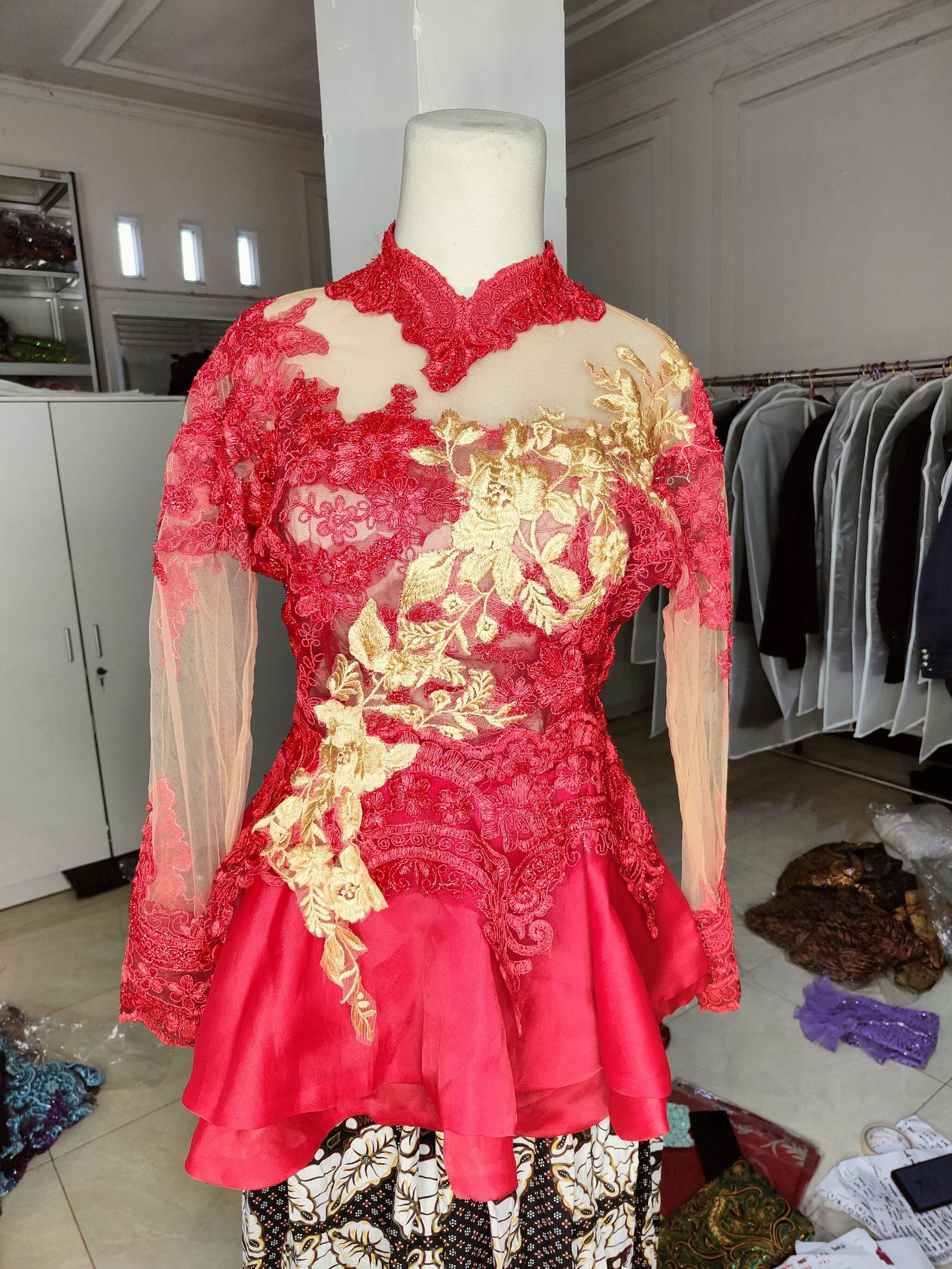 Merah kuning gold
