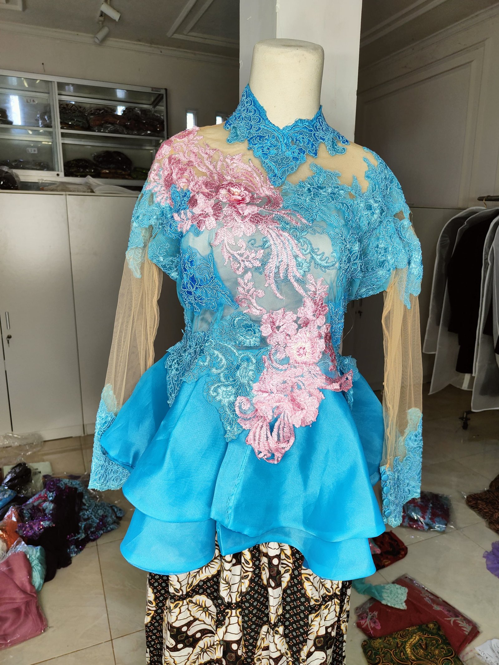 Biru bunga blewah
