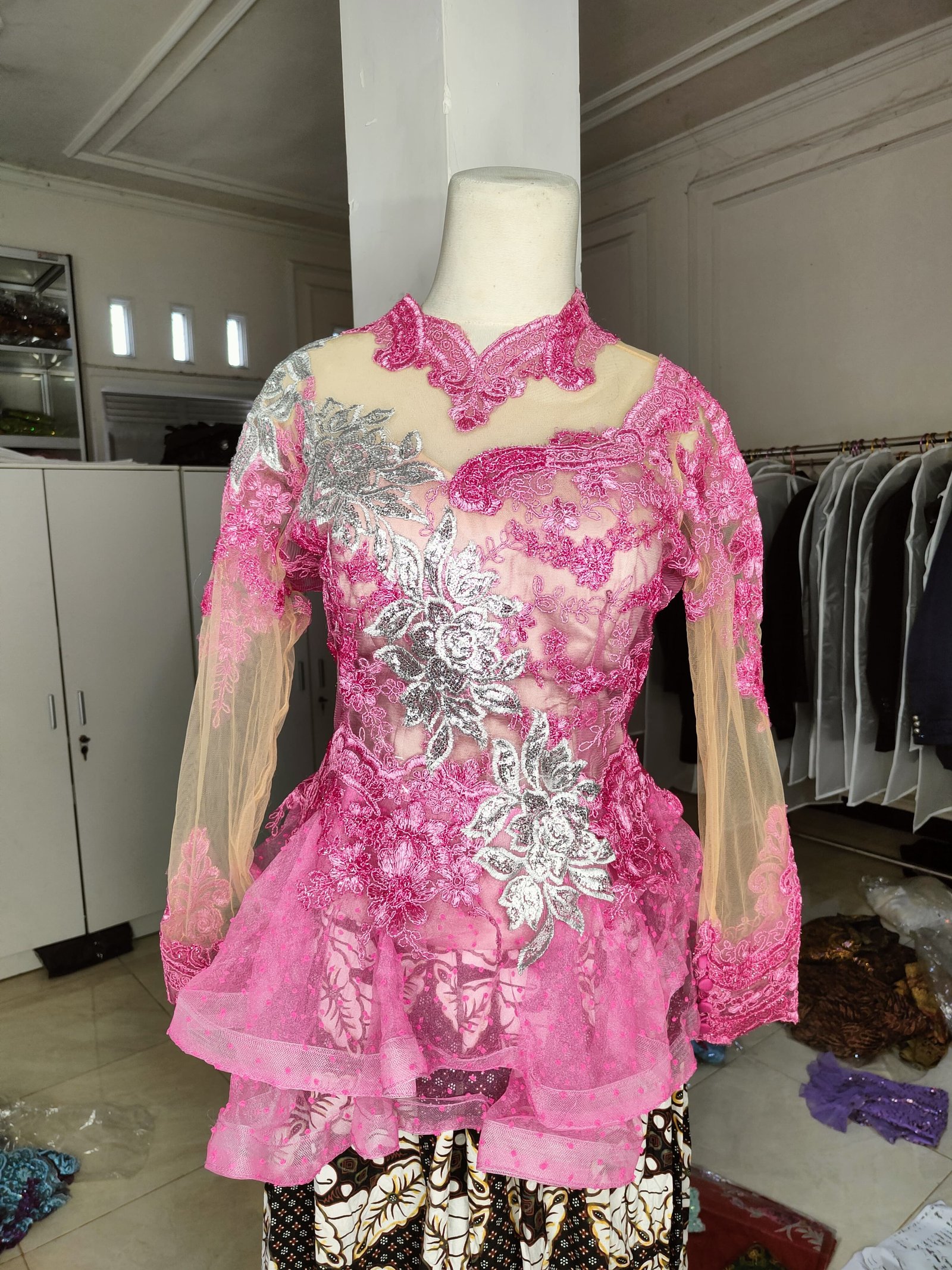 Pink Bunga Putih