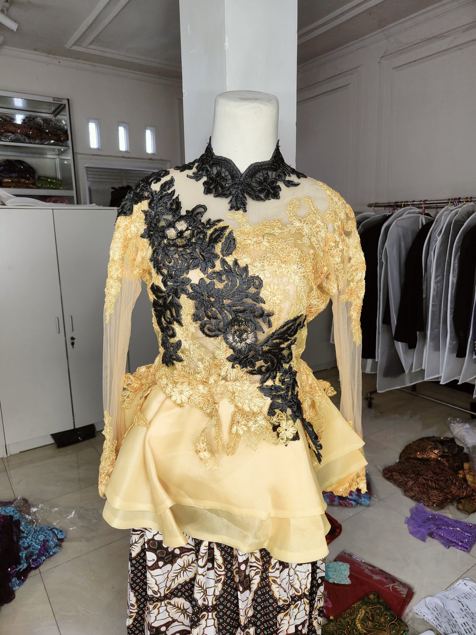 Kuning Emas hitam