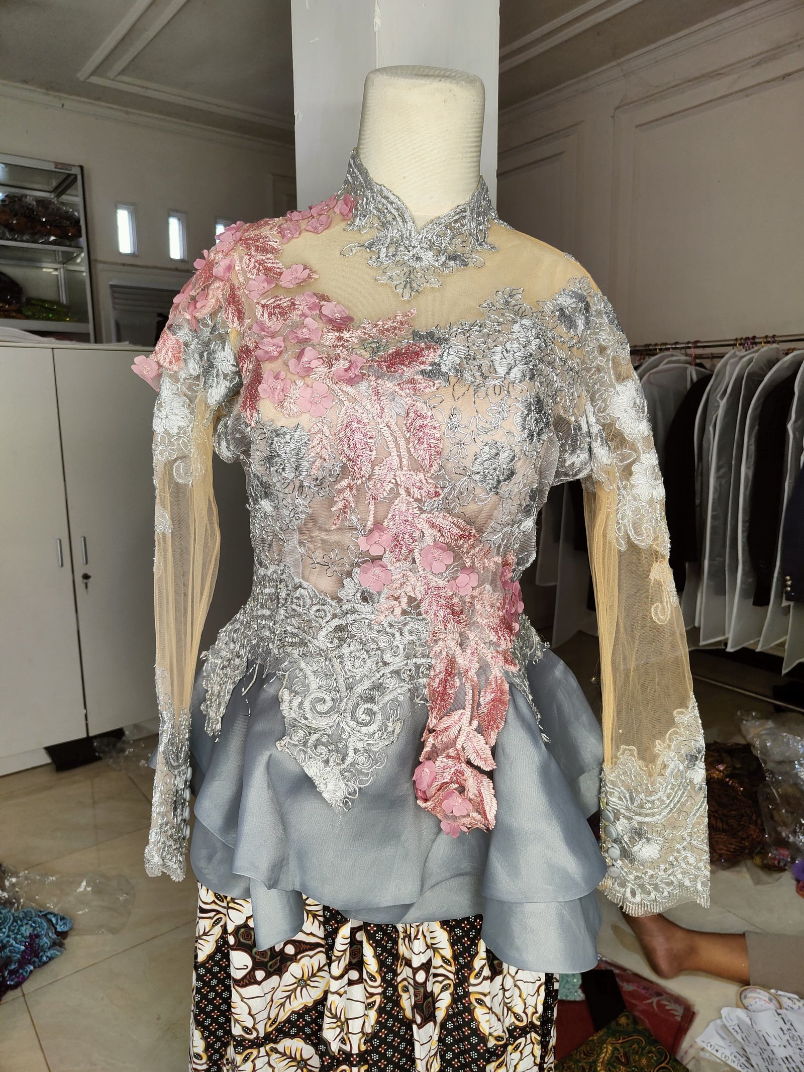 Grey bunga silver pink