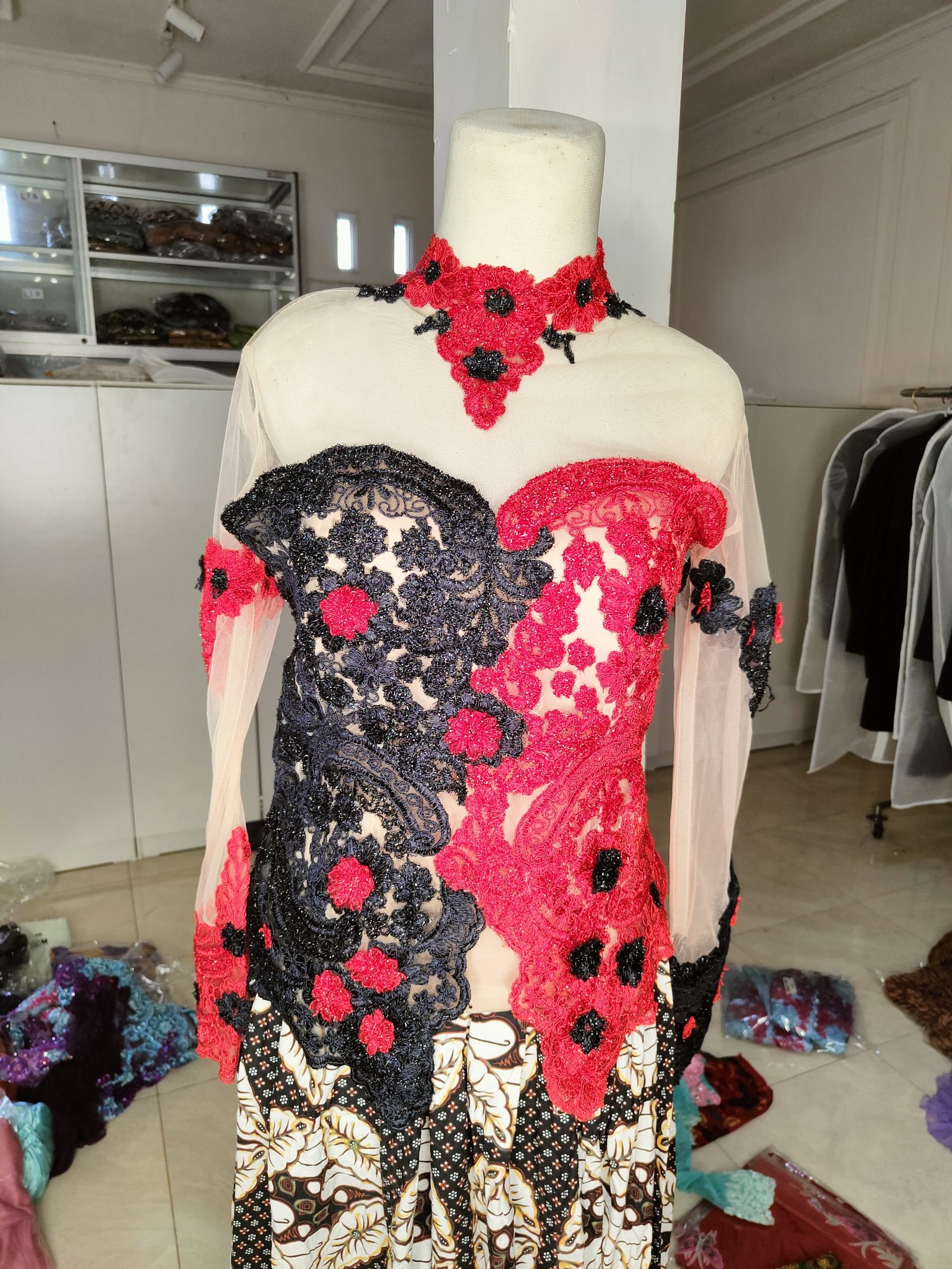 Merah hitam