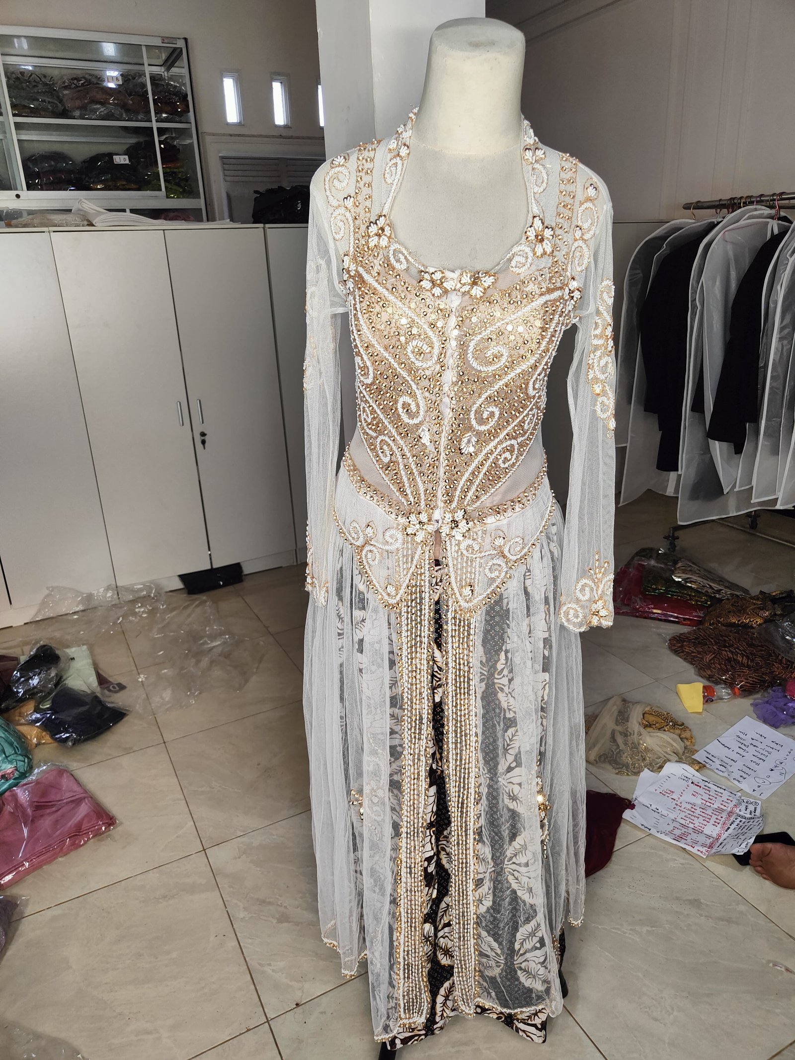 Kebaya panjang