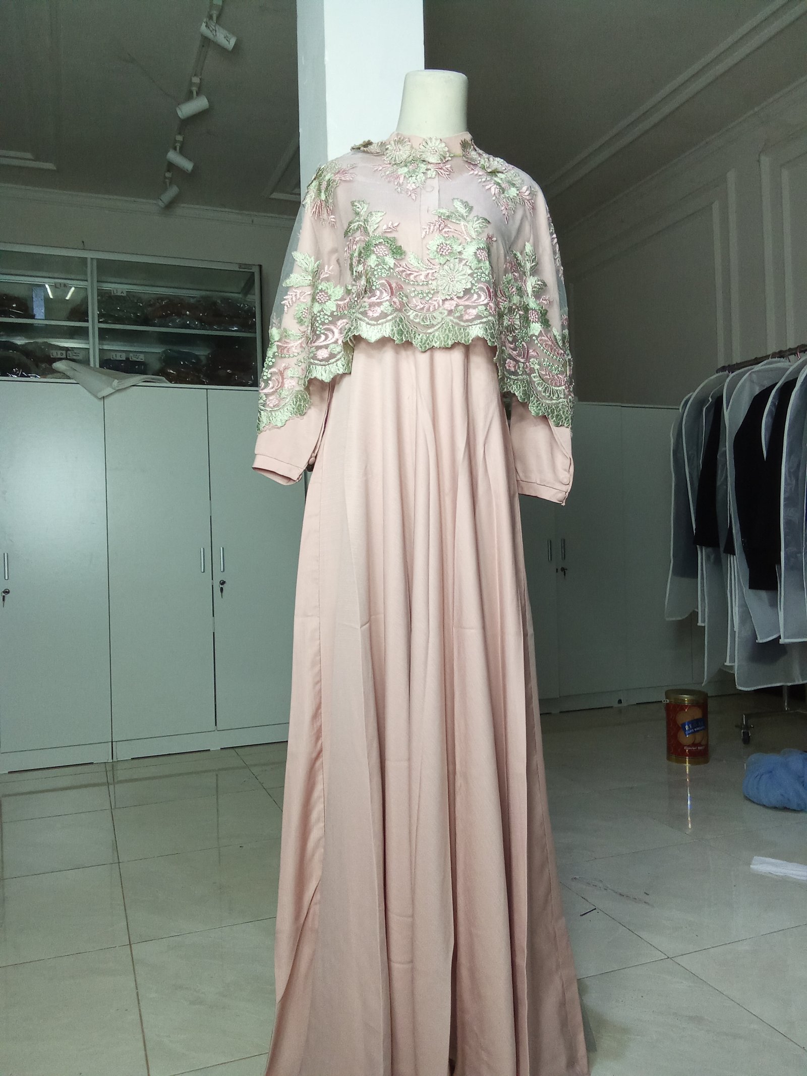 Peach dress bunga