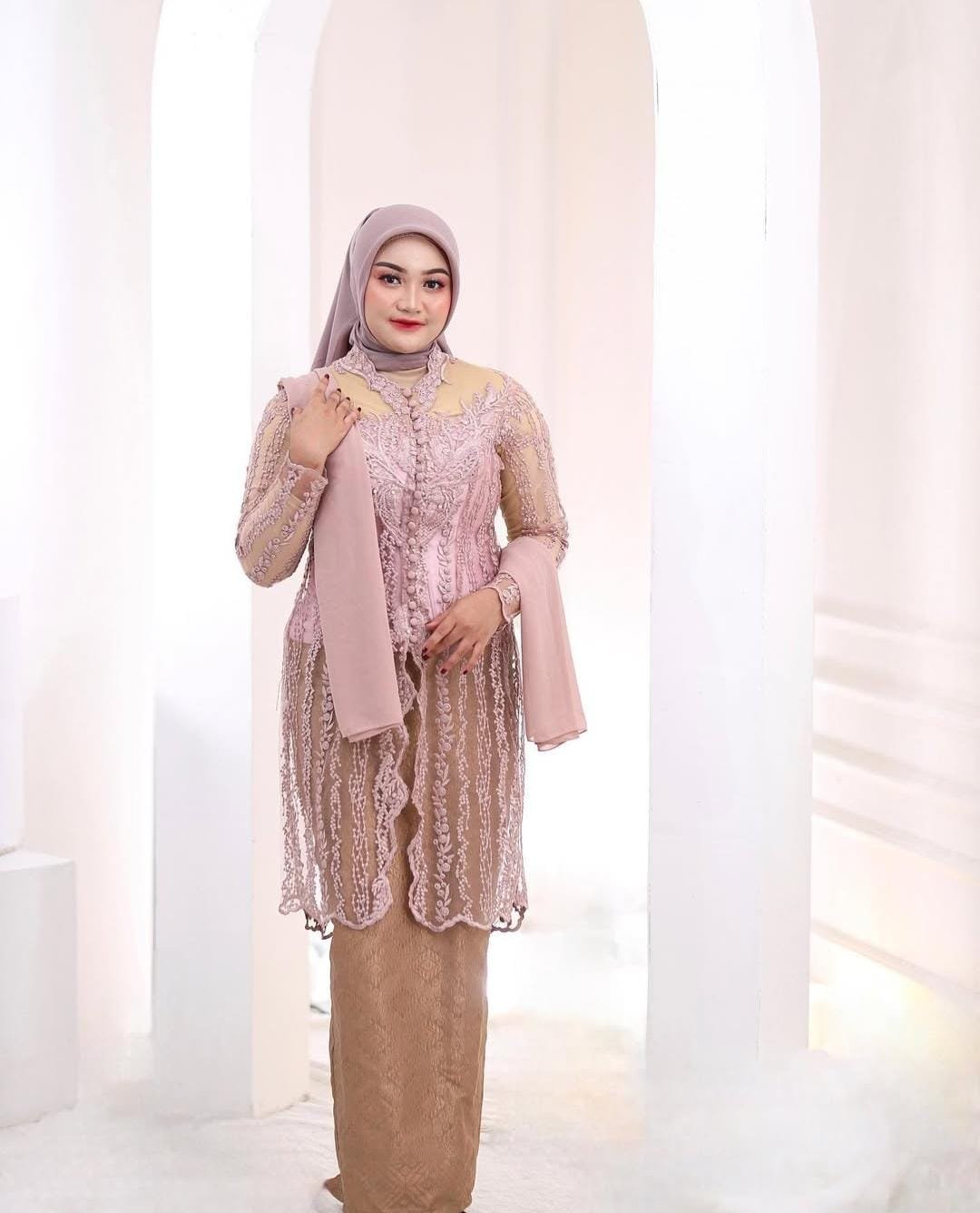Kebaya ibu dusty pink