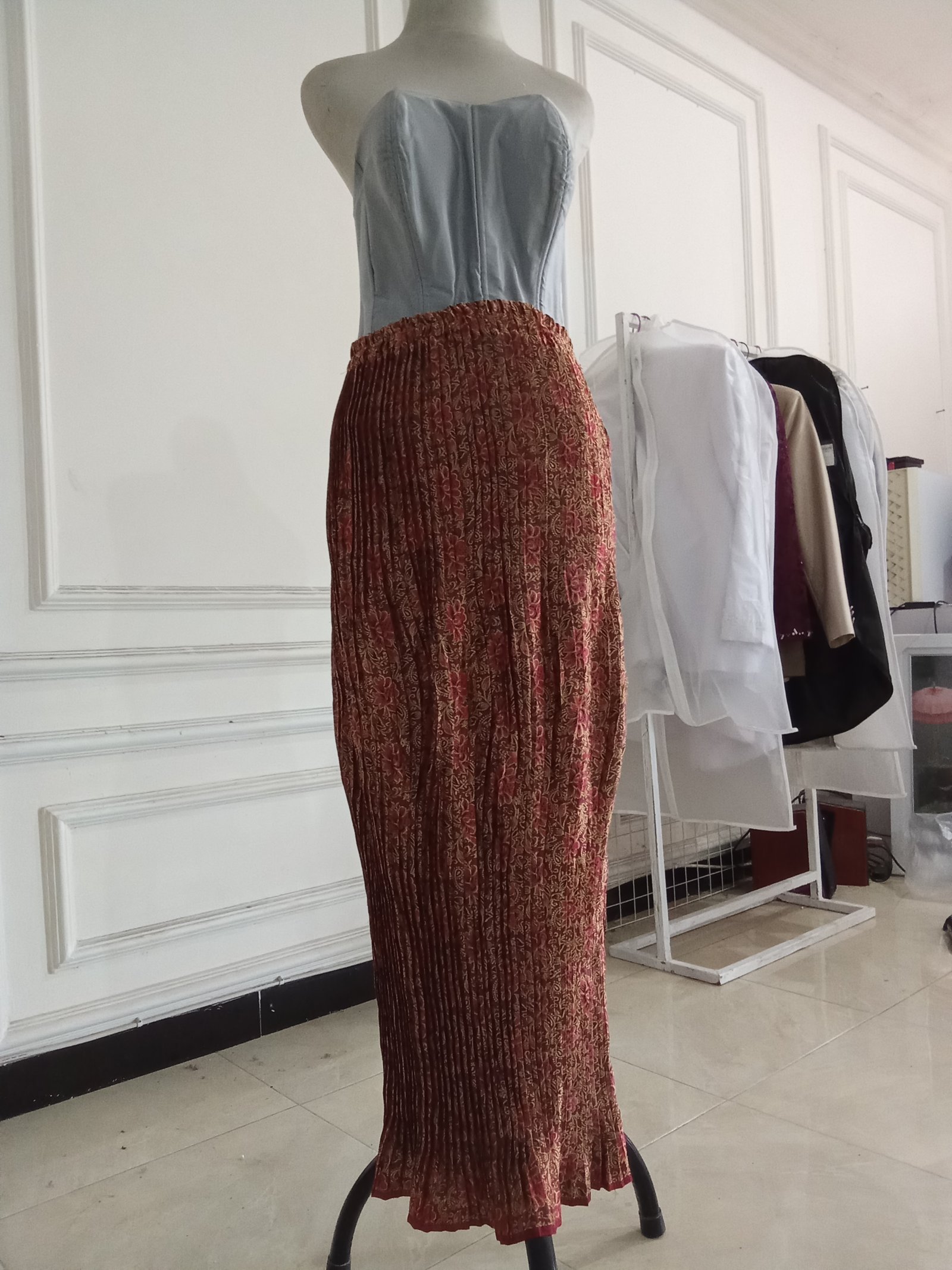 Plisket merah gold